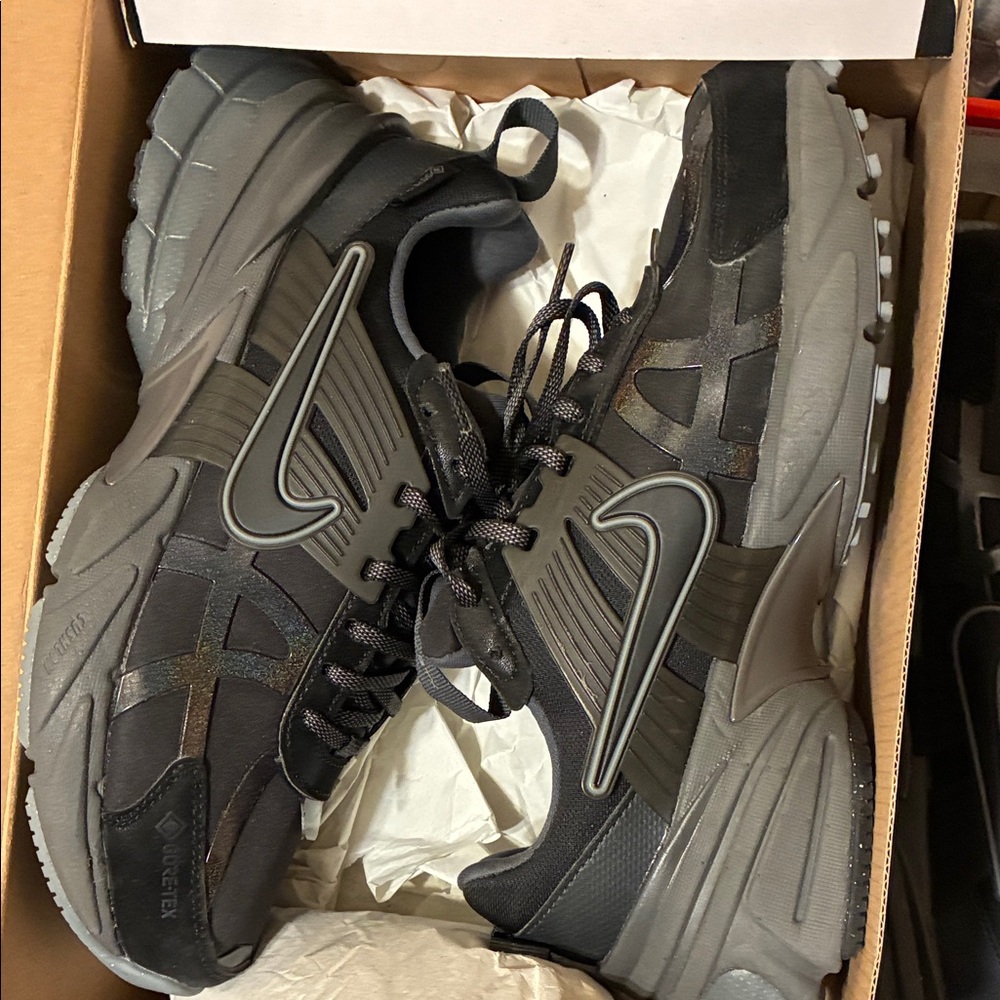 Nike V2K Run Gore-tex Woman’s Waterproof Running shoe - Picture 3 of 3